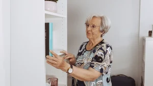 hypnosis, hypnotherapy, health An elderly woman looking at a book shelf.